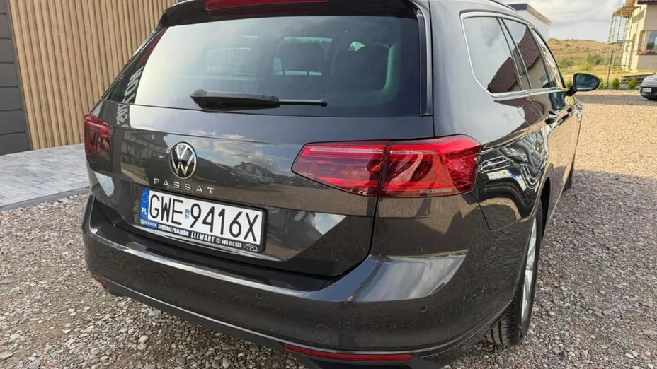 VOLKSWAGEN Passat -