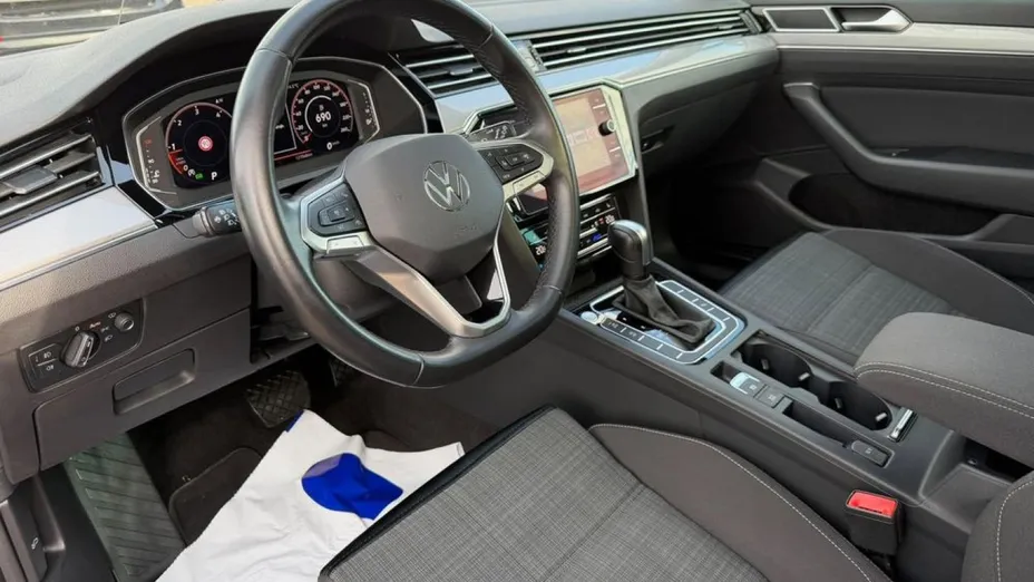 VOLKSWAGEN Passat -
