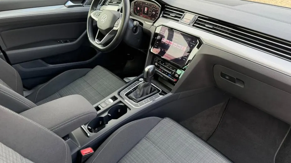 VOLKSWAGEN Passat -