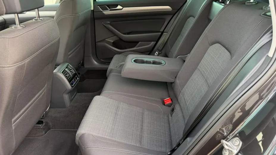VOLKSWAGEN Passat -