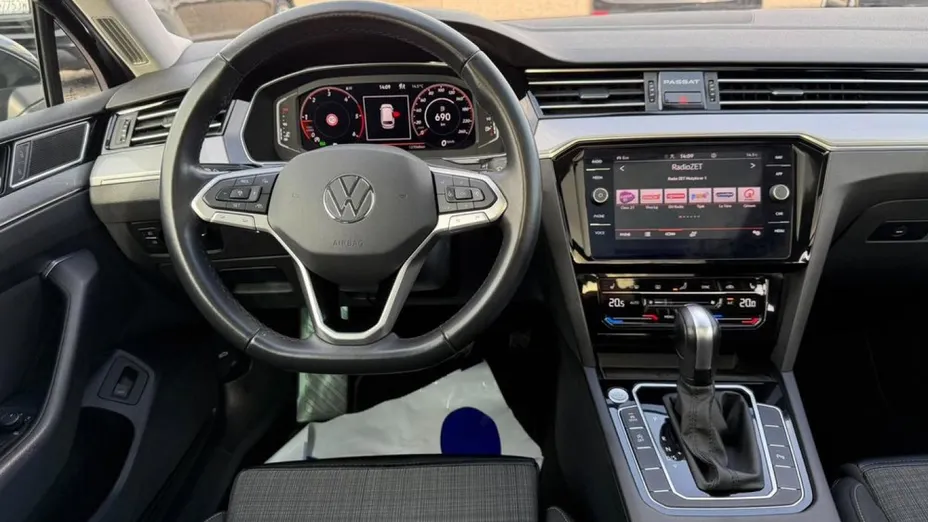 VOLKSWAGEN Passat -
