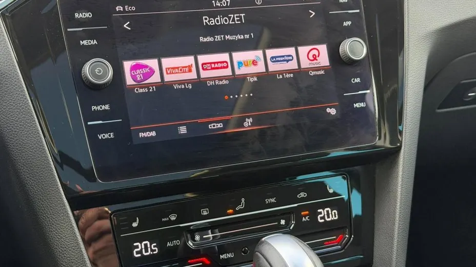 VOLKSWAGEN Passat -