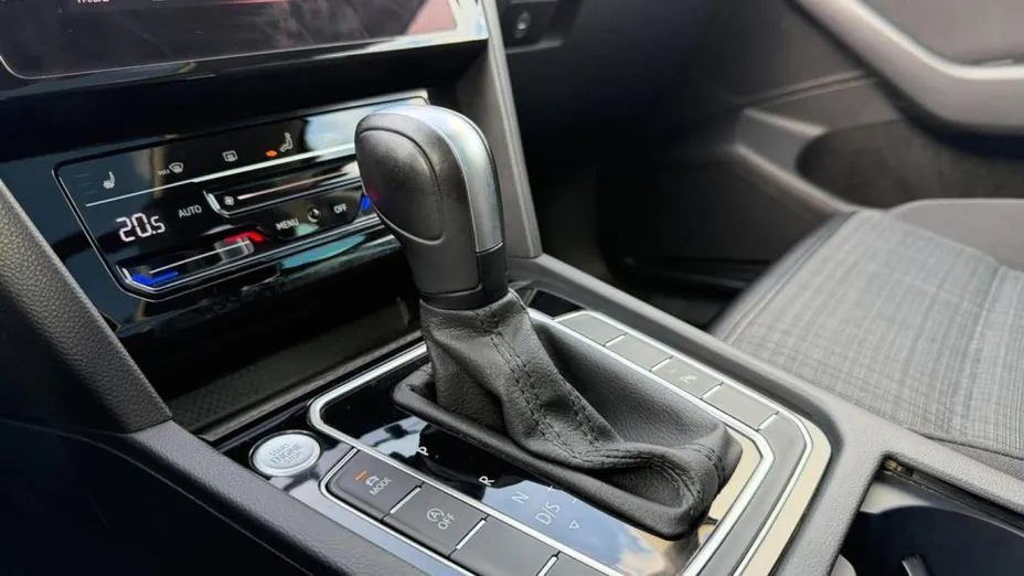 VOLKSWAGEN Passat -