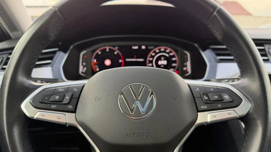 VOLKSWAGEN Passat -