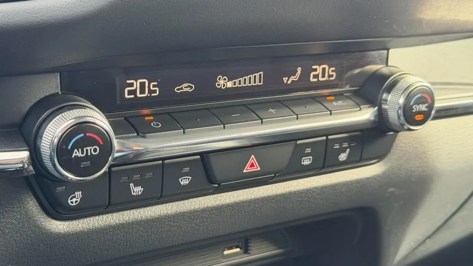 MAZDA CX-30 -