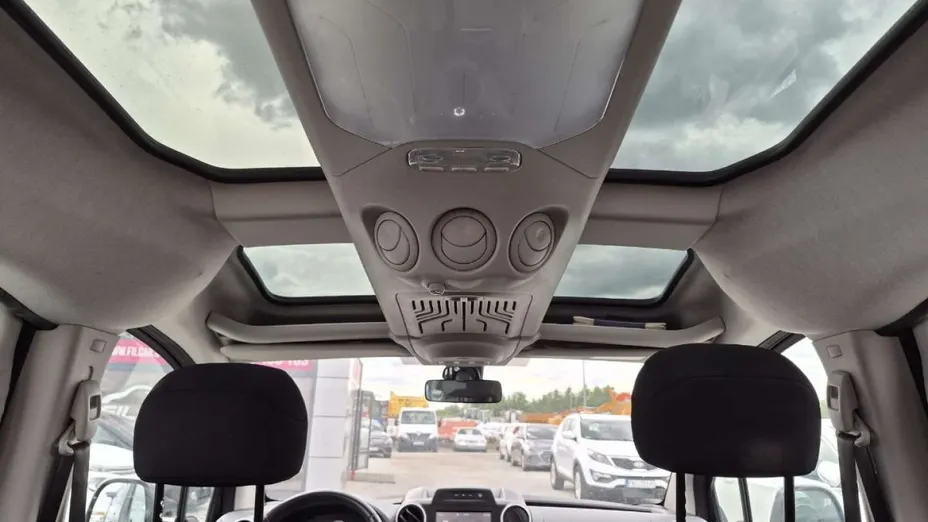 PEUGEOT Partner -
