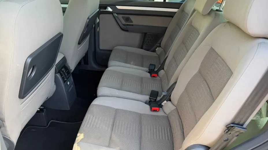 VOLKSWAGEN Touran -