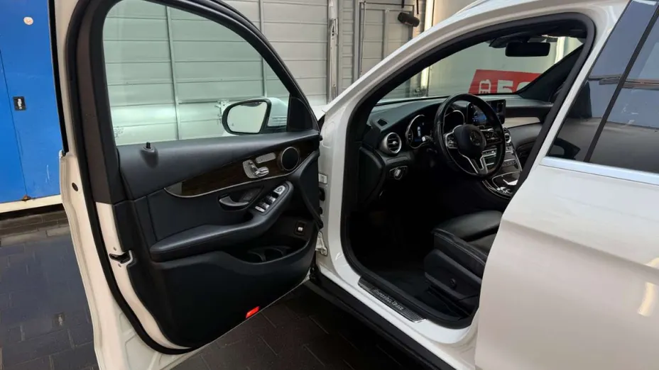 MERCEDES-BENZ GLC -