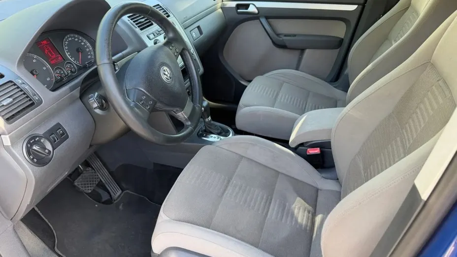 VOLKSWAGEN Touran -
