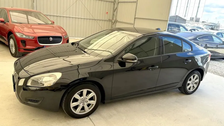 VOLVO S60 -