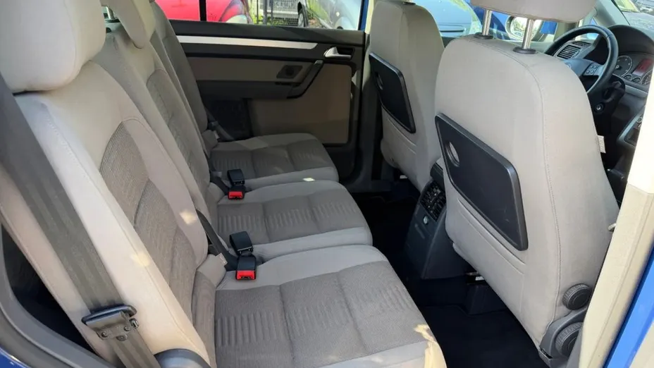 VOLKSWAGEN Touran -