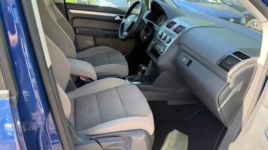 VOLKSWAGEN Touran -