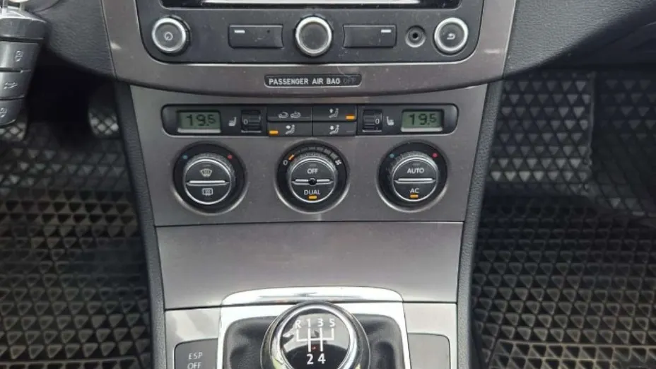 VOLKSWAGEN Passat -
