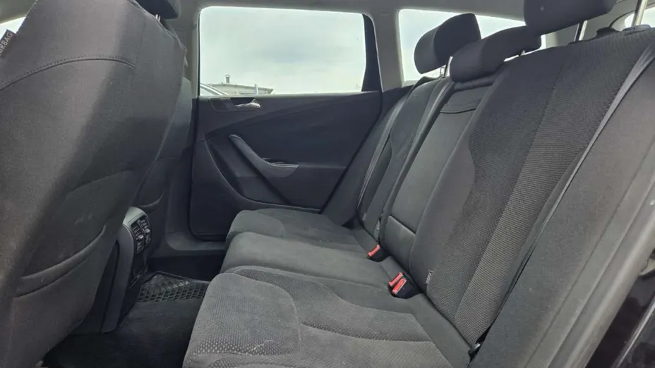 VOLKSWAGEN Passat -