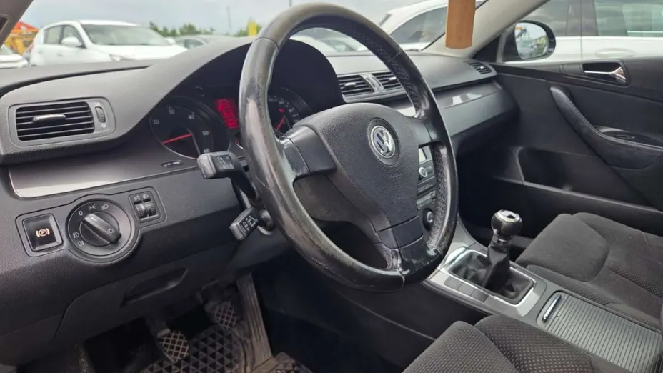 VOLKSWAGEN Passat -