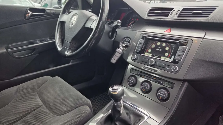 VOLKSWAGEN Passat -