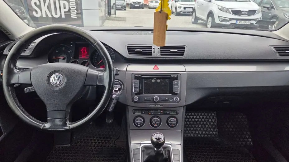 VOLKSWAGEN Passat -