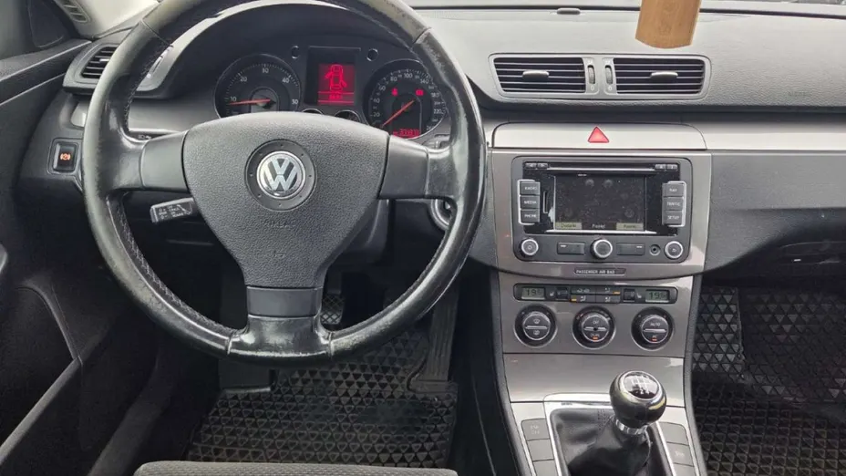 VOLKSWAGEN Passat -