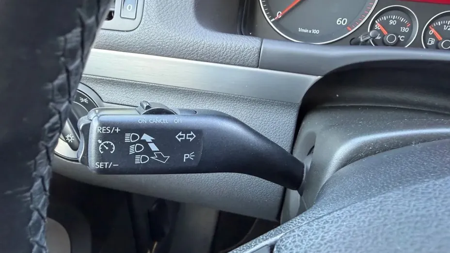 VOLKSWAGEN Touran -