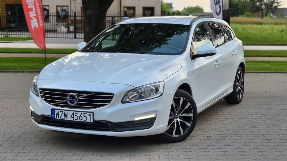 VOLVO V60 -