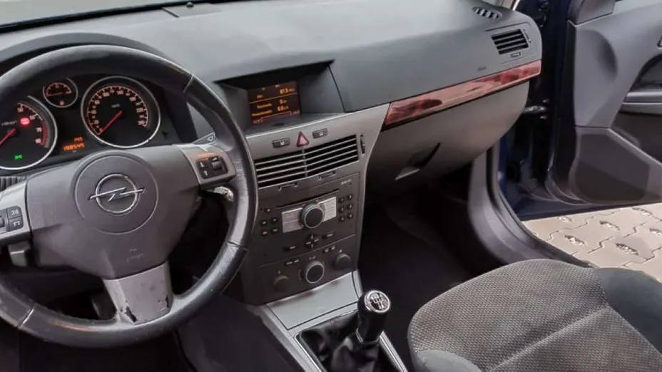 OPEL Astra -