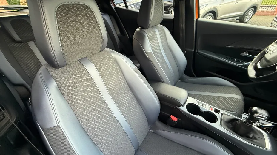 PEUGEOT 2008 -