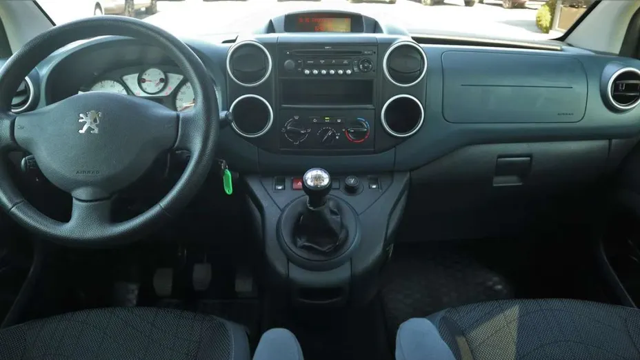 PEUGEOT Partner -