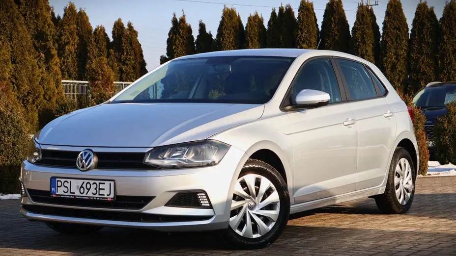 VOLKSWAGEN Polo -