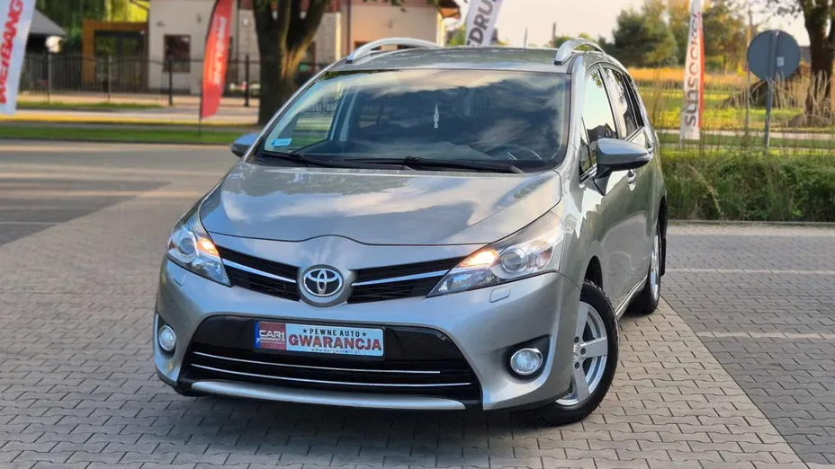 TOYOTA Verso -