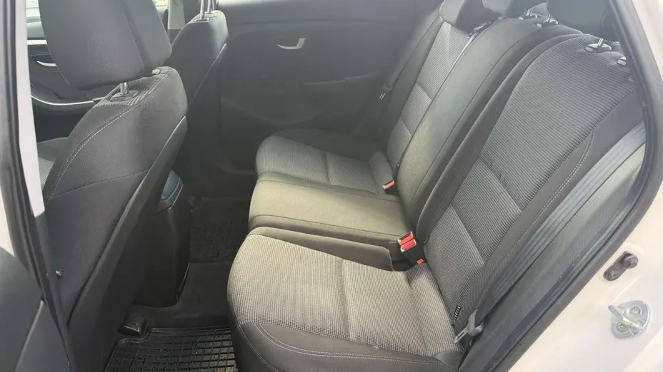 HYUNDAI i30 -