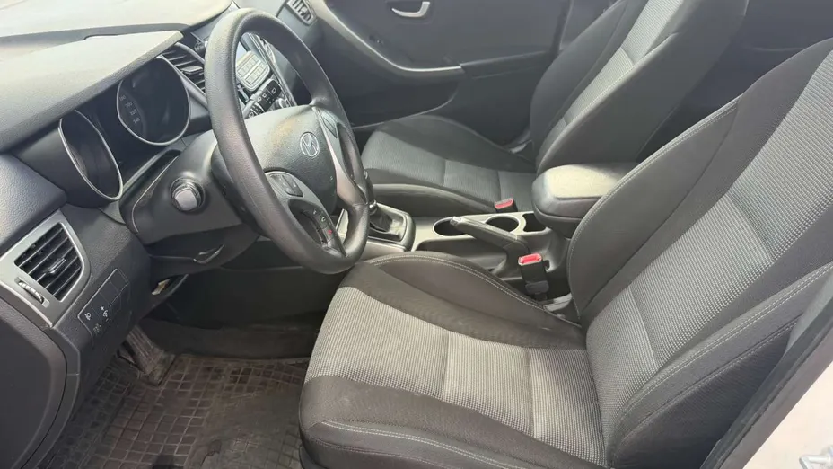 HYUNDAI i30 -