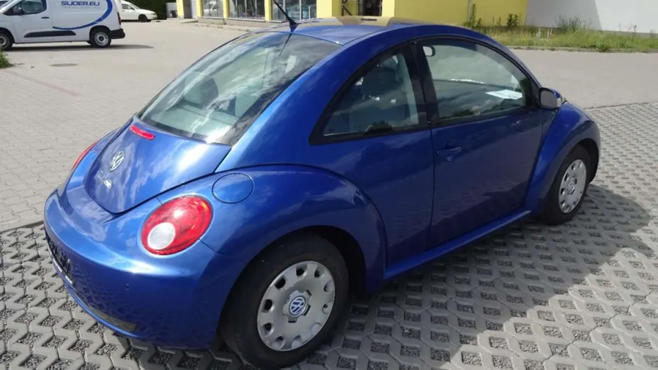 VOLKSWAGEN New Beetle -