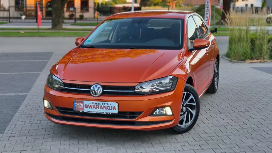VOLKSWAGEN Polo -