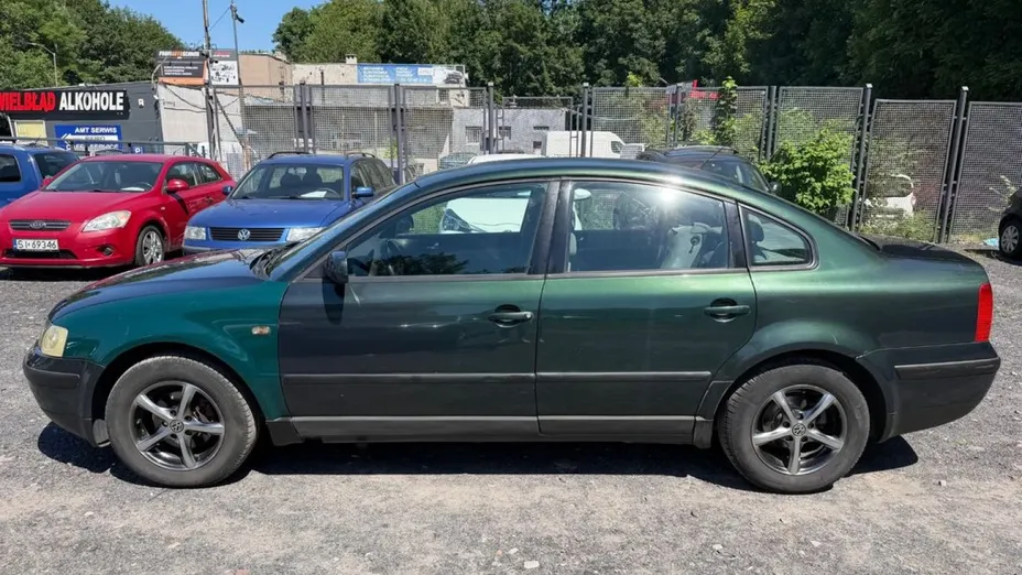 VOLKSWAGEN Passat -