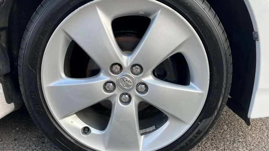 TOYOTA Prius -
