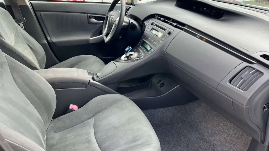 TOYOTA Prius -