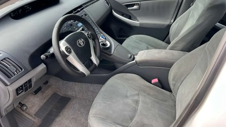 TOYOTA Prius -