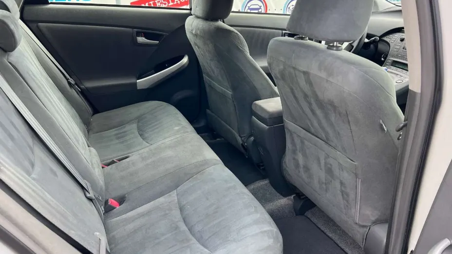 TOYOTA Prius -