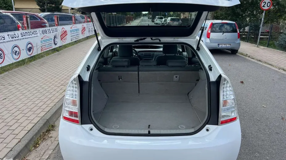 TOYOTA Prius -