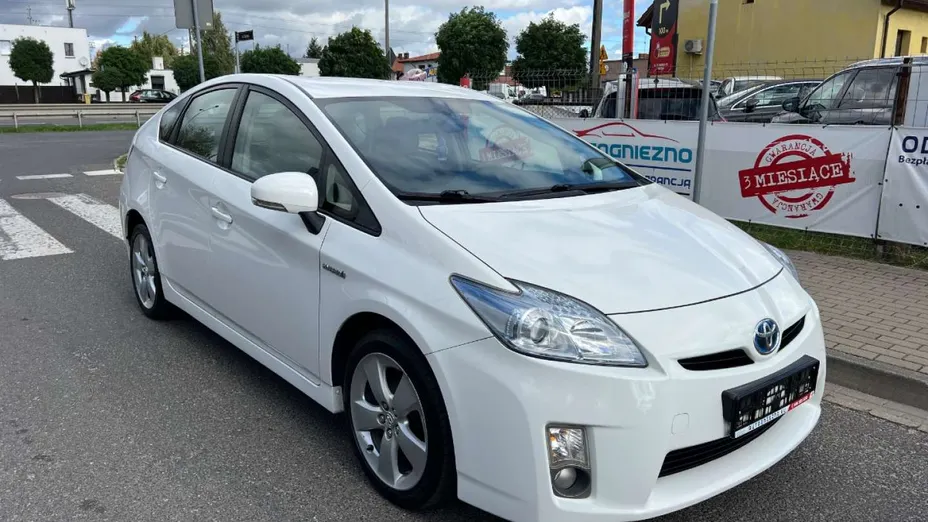 TOYOTA Prius -