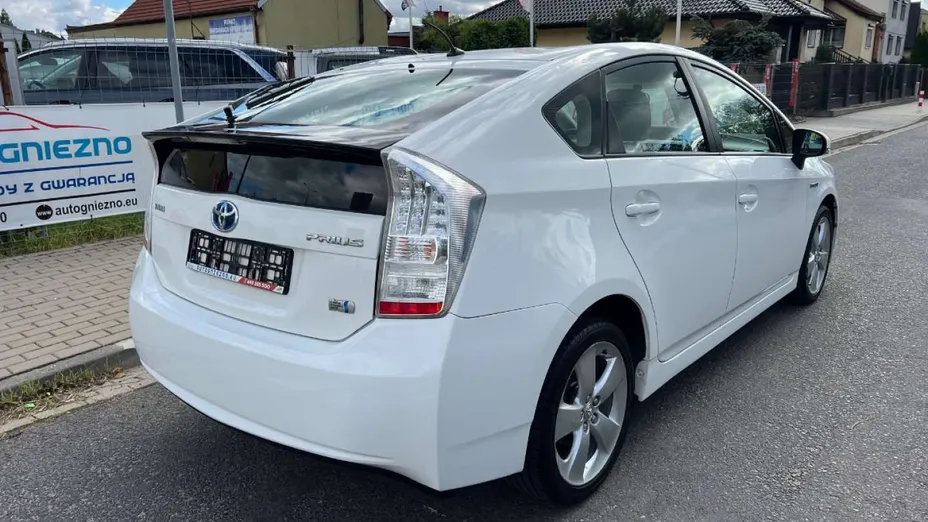 TOYOTA Prius -