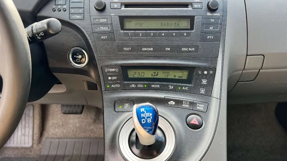 TOYOTA Prius -