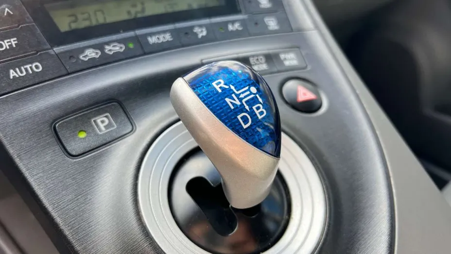 TOYOTA Prius -