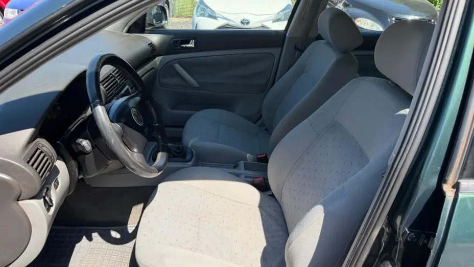 VOLKSWAGEN Passat -