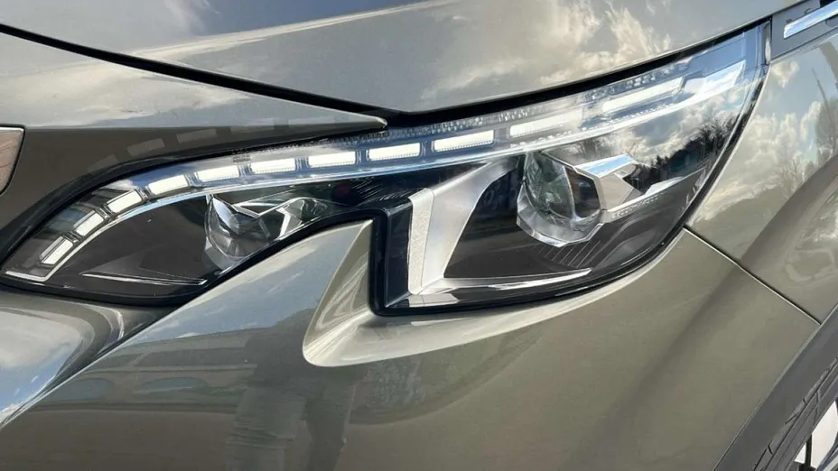 PEUGEOT 3008 -