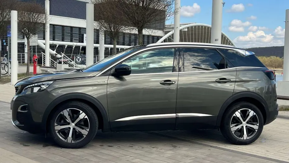 PEUGEOT 3008 -