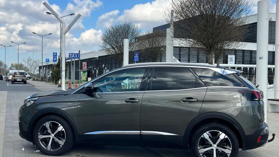 PEUGEOT 3008 -