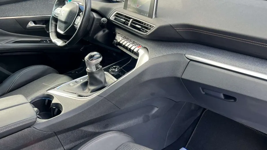 PEUGEOT 3008 -