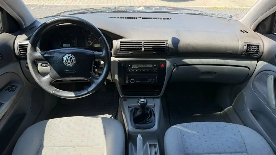VOLKSWAGEN Passat -