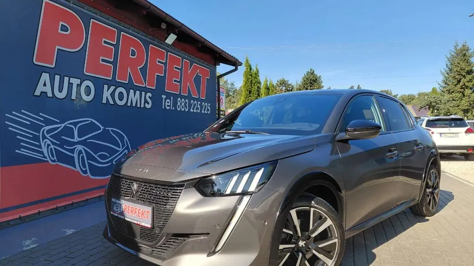 PEUGEOT 208 -